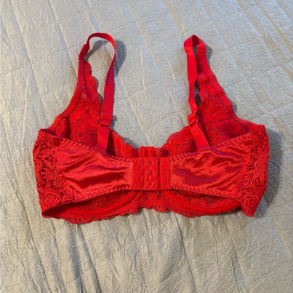 Delicates Scarlet Red Lace Bra Adjustable straps Underwire - Picture 2 of 6